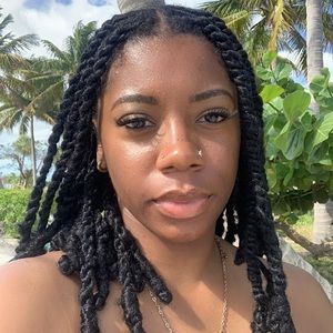 Meet your Posher, Monaya